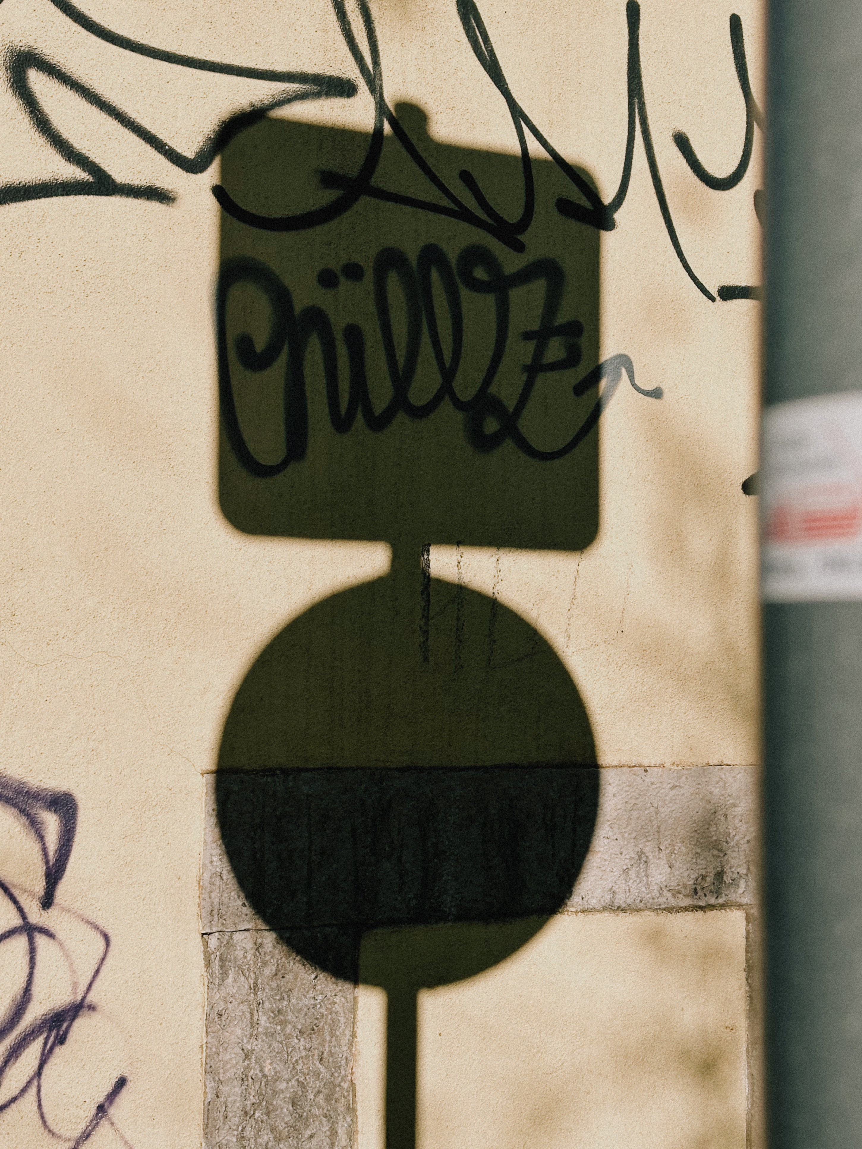 Traffic sign shadow